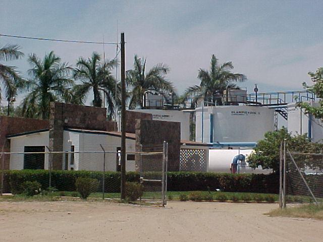 La planta de extractora y tratadora de agua en el río Humaya