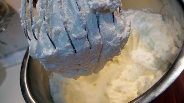  Como montar nata (crema de leche).