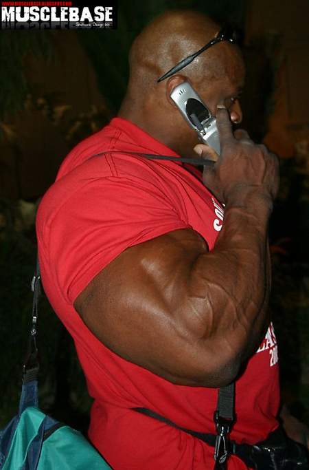 Ronnie+coleman+2+at+2003+Mr.+Olympia.JPG