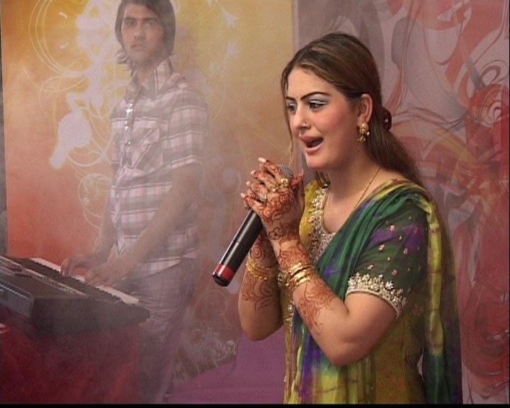 Ghazala Javed Famous Pashto Singer Latest Photos New Picture Recent 