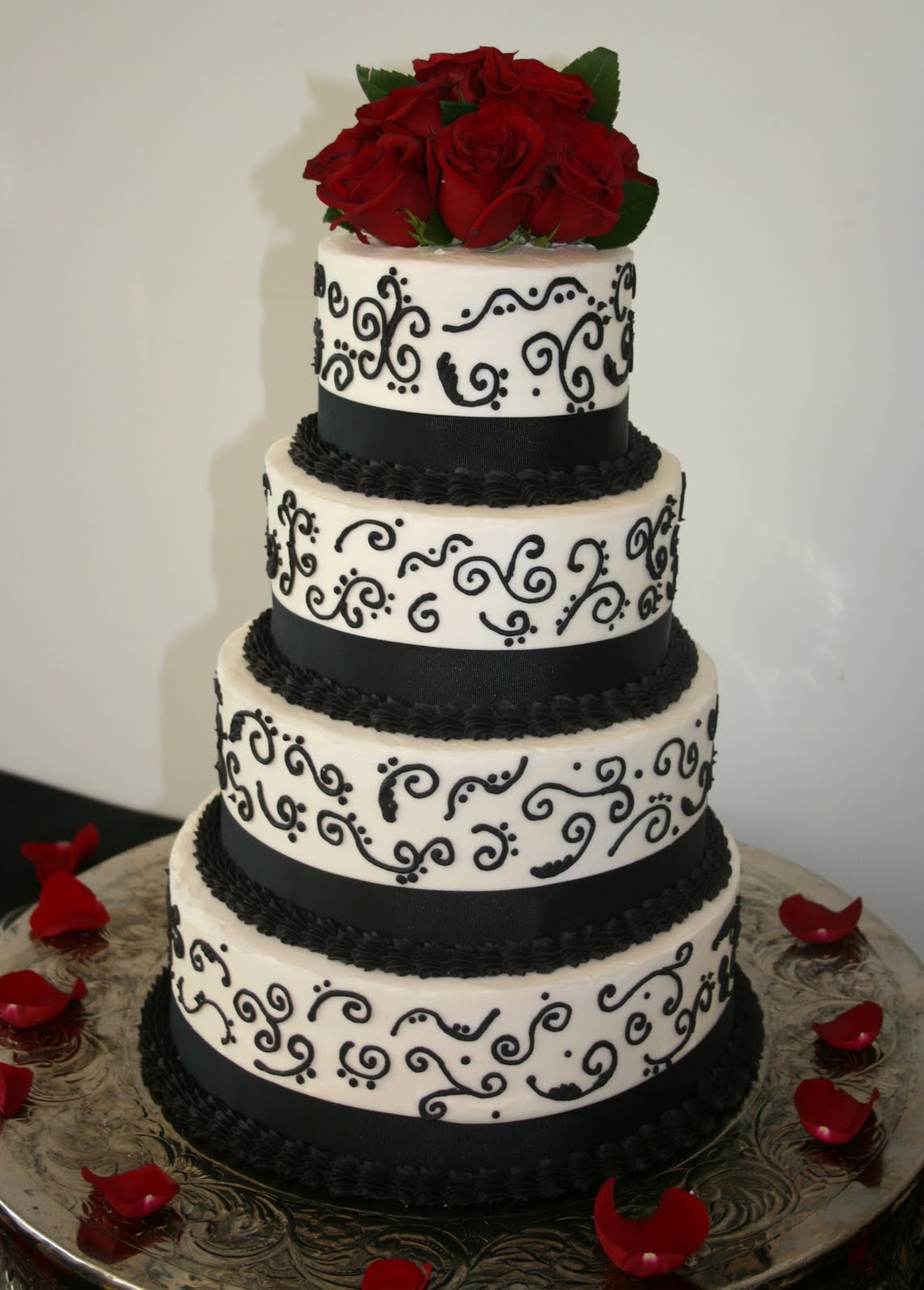 How To Decorate A Wedding Cake