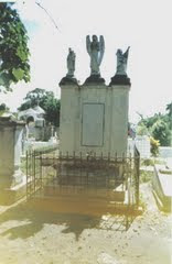 El mausoleo de mi tío mayor don Emilio Sánchez Chacón en el CEMENTERIO de Ureña: