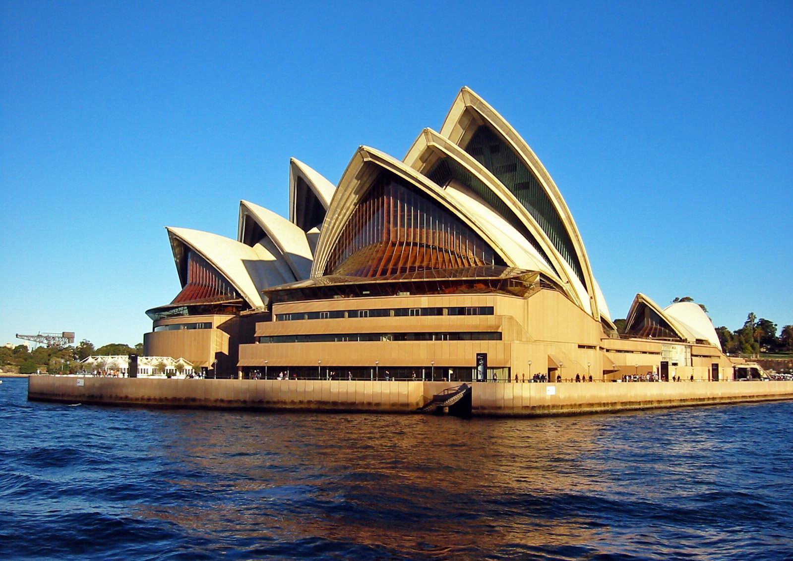 Какие есть известные здания. Сиднейский оперный театр, Сидней, Австралия. Оперный театр в Сиднее Австралия. Опера Хаус Сидней Австралия. Опера в сиднейском оперном театре.