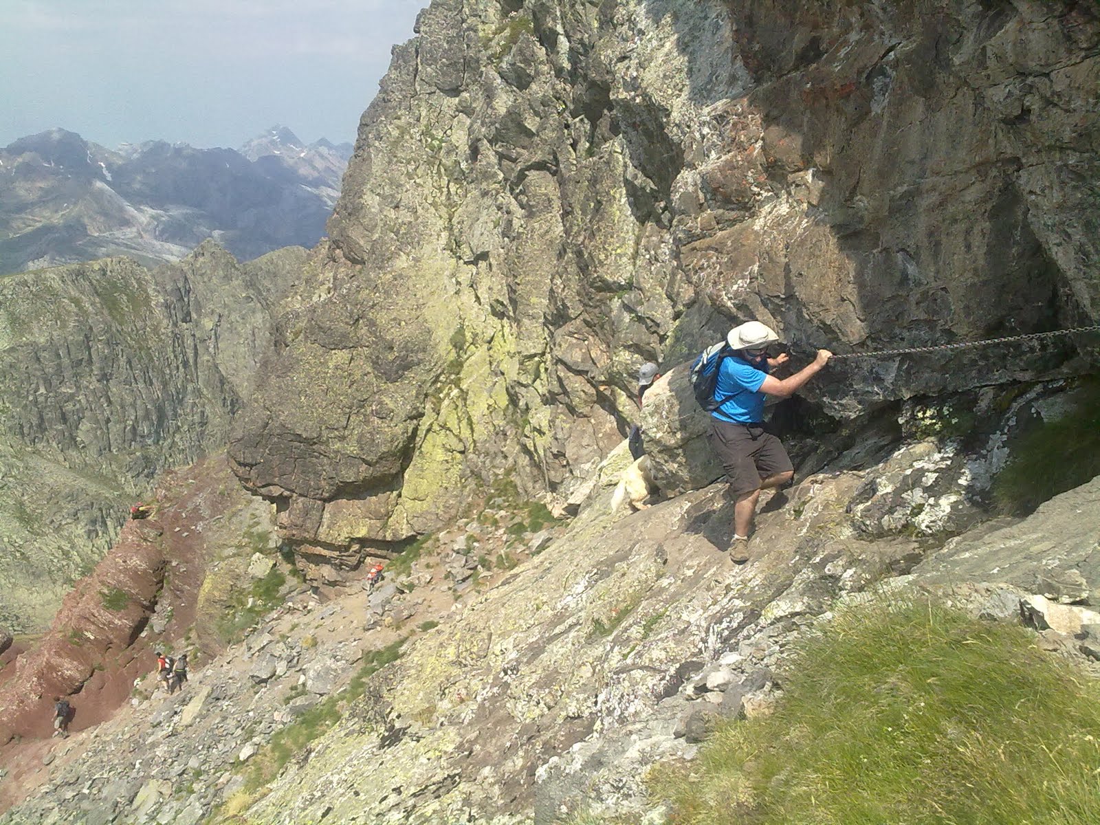canfranc-arriba-en-la-monta-a-subida-al-anayet-por-canal-roya