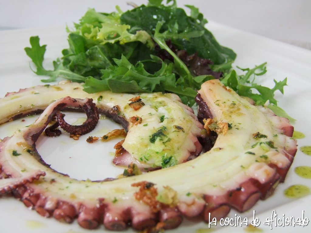 la cocina de aficionado: Pulpo a la plancha con refrito de ajo y perejil