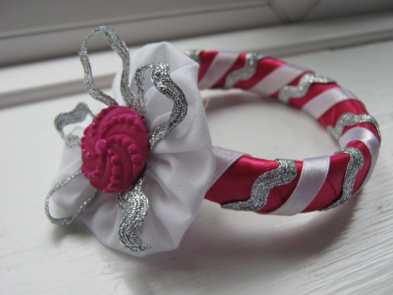 The Craft-Arty Kid (Old blog): Ribbon wrap bracelet