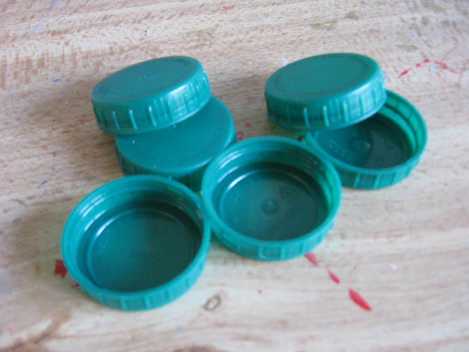 The CraftArty Kid (Old blog) Bottle top Christmas tree