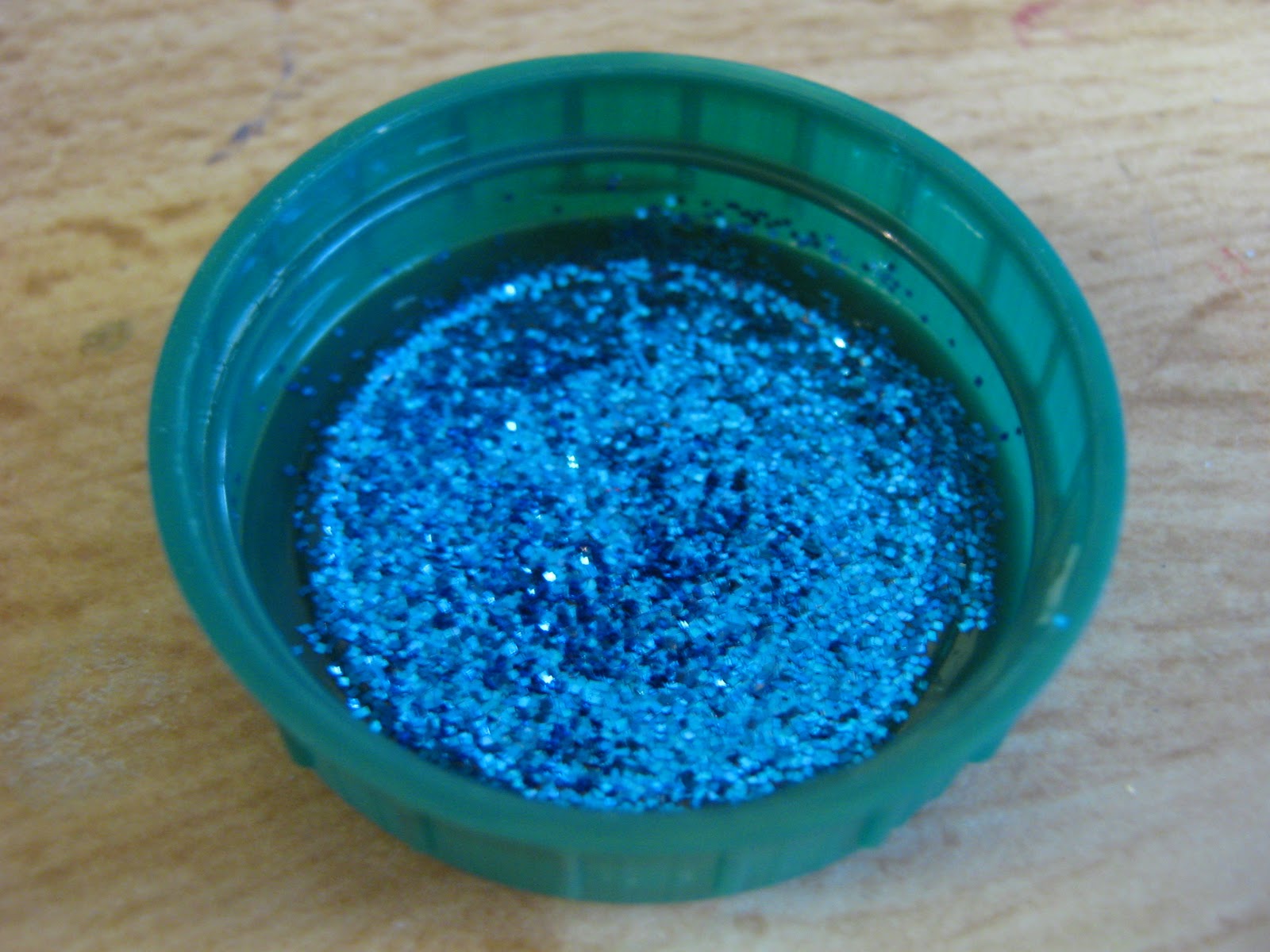 The CraftArty Kid (Old blog) Bottle top Christmas tree