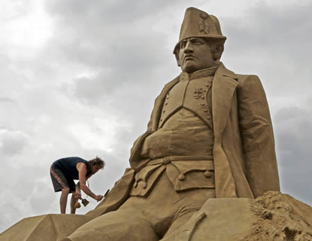 extraordinary sand sculpture
