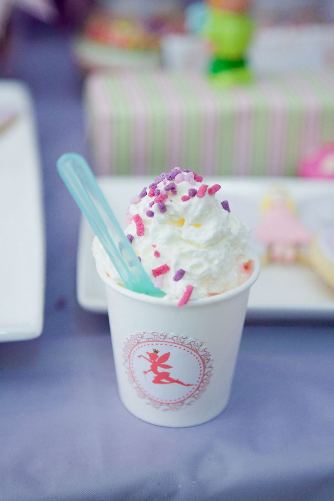 KINDERPLAYS Party Hopper The ice cream station