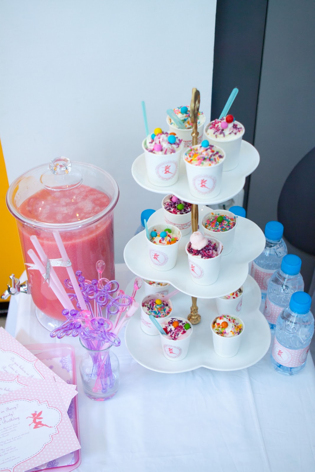 KINDERPLAYS Party Hopper The ice cream station