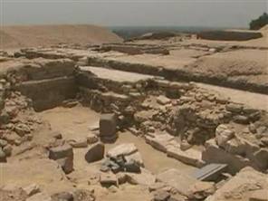 [x_lon_newpyramid_080605.300w]