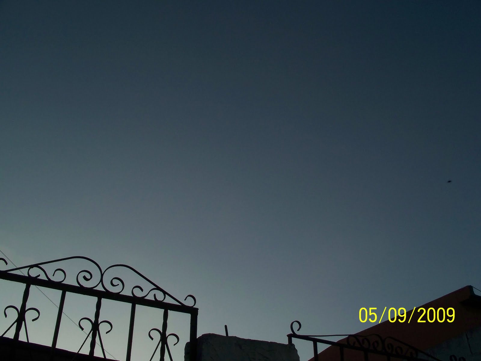 [OVNIS+5+SEPT+09+002.JPG]