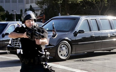 [Bush-Motorcade-Policeman.jpg]