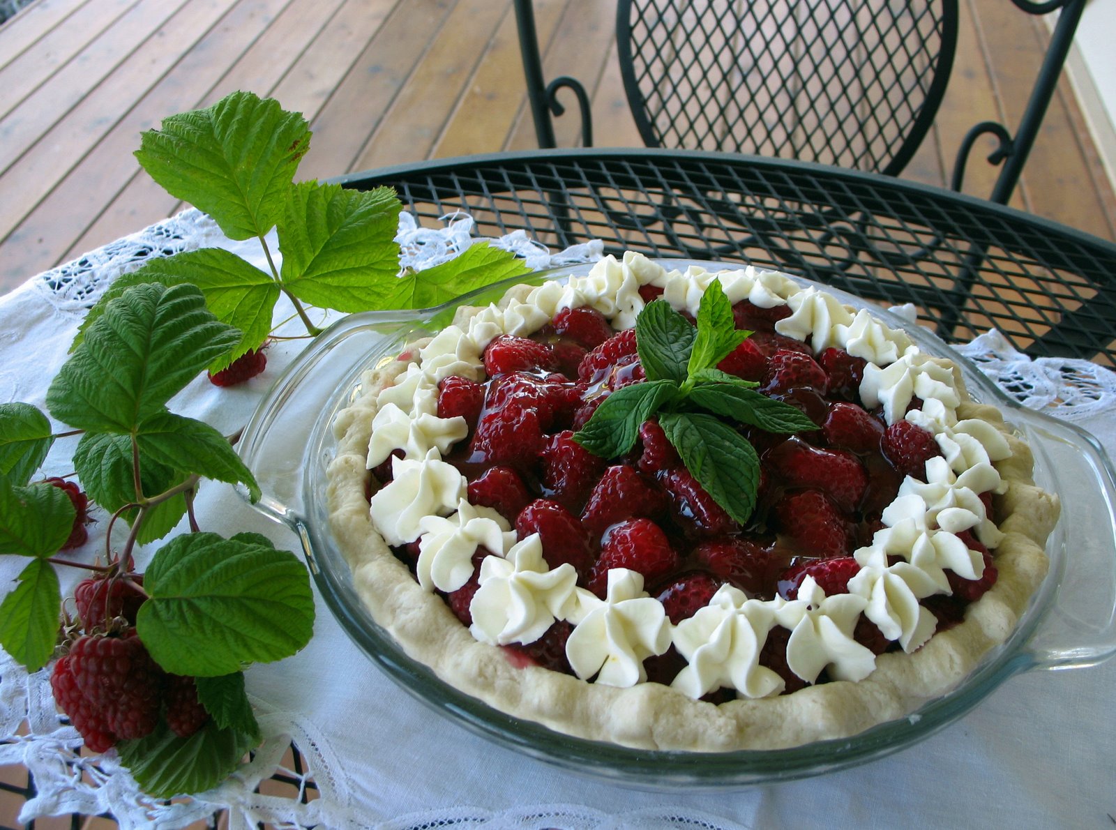 Mennonite Girls Can Cook: Fresh Raspberry Pie