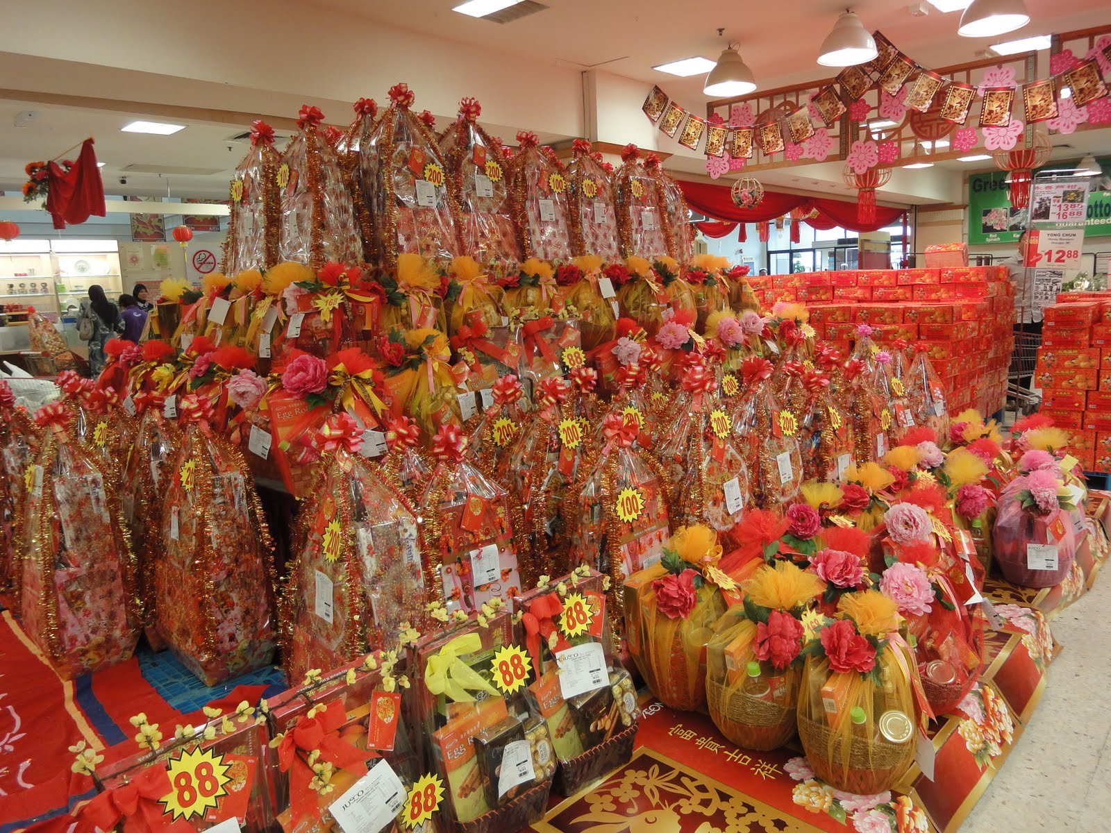 Chinese New Year Celebration In Malaysia / Each year in the chinese