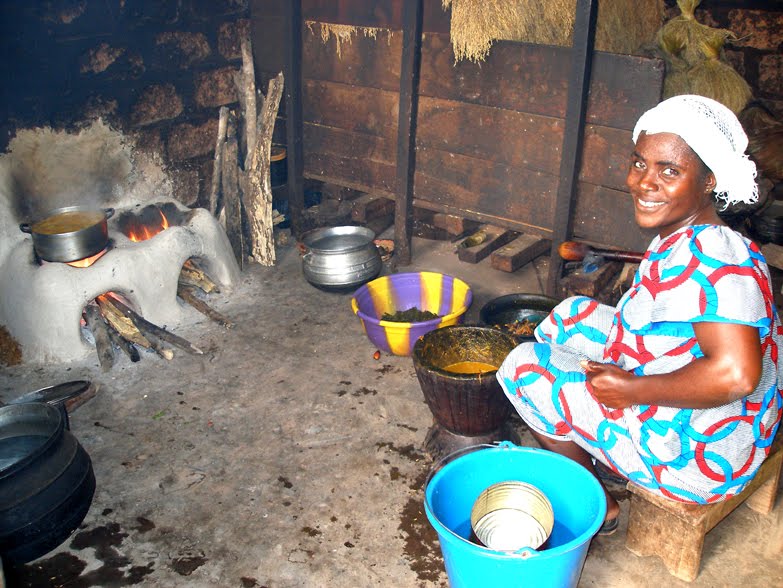 Pictures of African Cocoa Farming Cooking Structures and Tools (12))