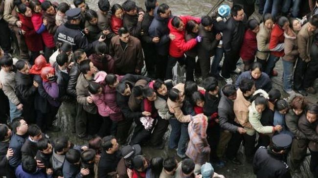 [crowded_train_stations_in_china_12.jpg]