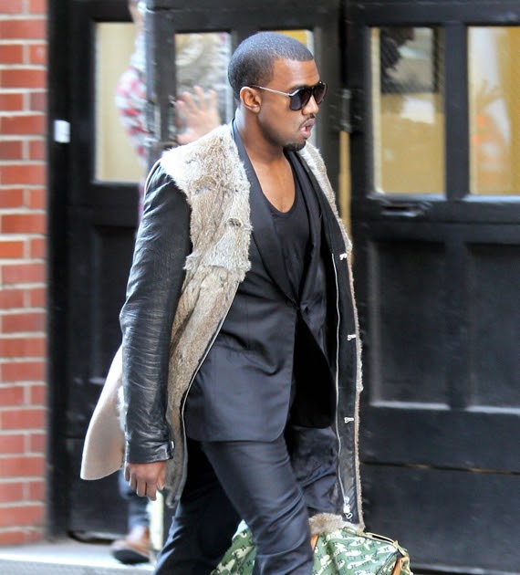 Kanye west черные псы. Kanye West Bomber Jacket. Kanye West в кожаной куртке. Канье Вест в тимберлэндах.