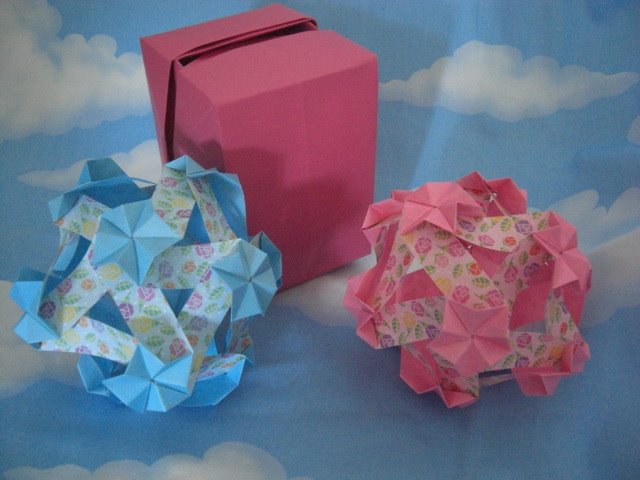 Transformando papel em surpresas!  Encadernação artesanal e origamis.