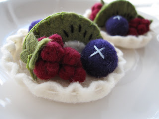 Girls Gone Craf-T: Felt Raspberries