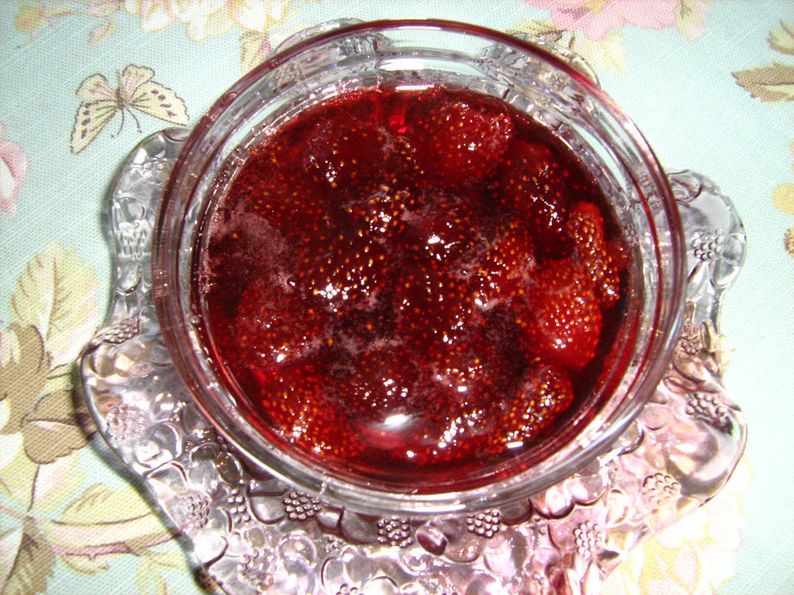 Anneannenin emekleri sayfasına hoş geldiniz ÇİLEK REÇELİ