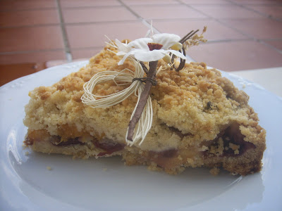 Tarta alemana de cerezas, manzana y melocotón