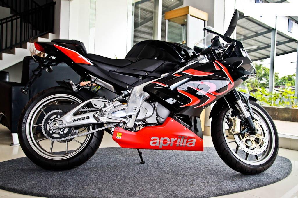 aprilia 125 rs. Aprilia RS 125 Motorbike