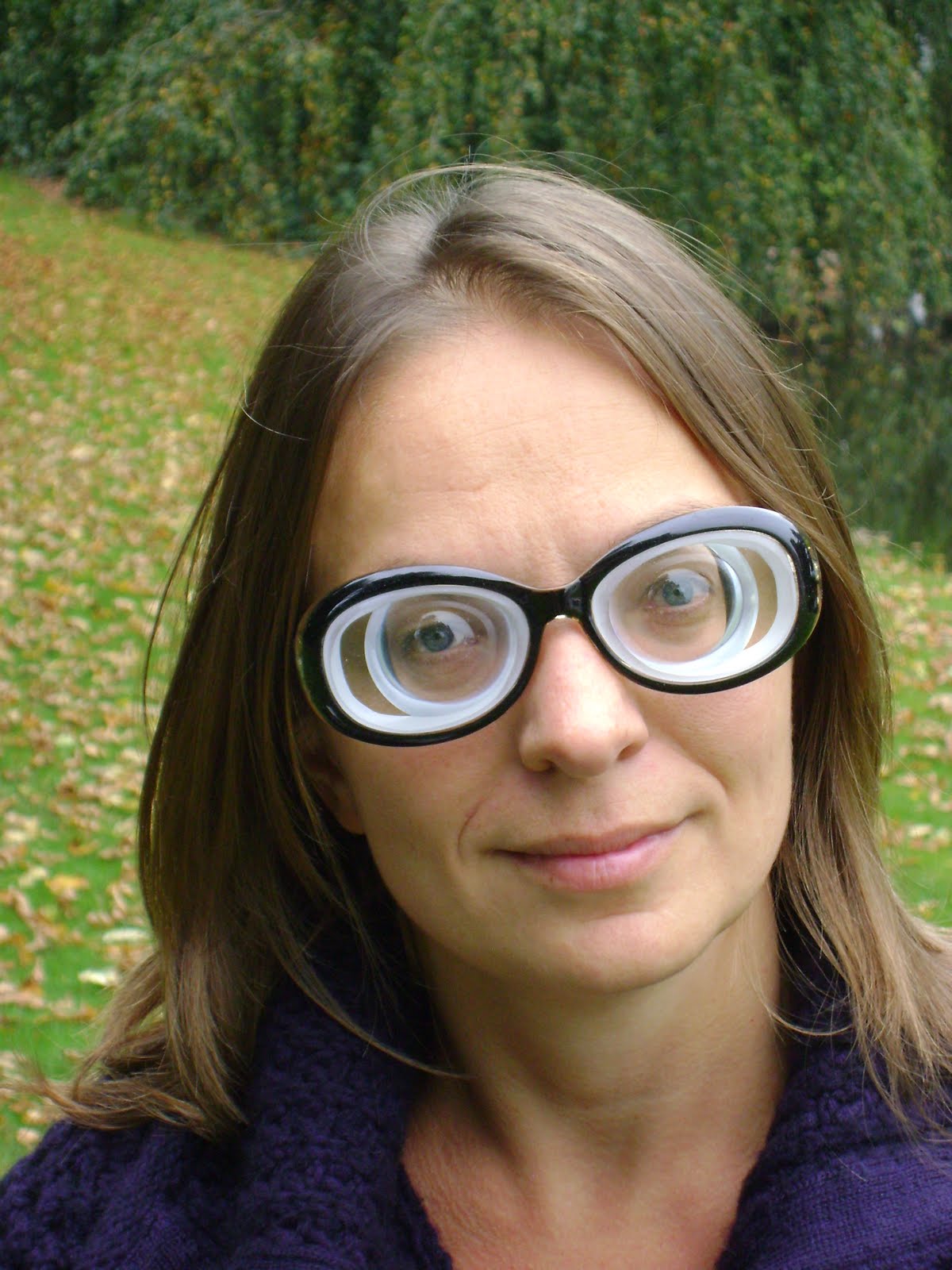 Ladies behind crystal veil: oktober 2010 People With Thick Glasses