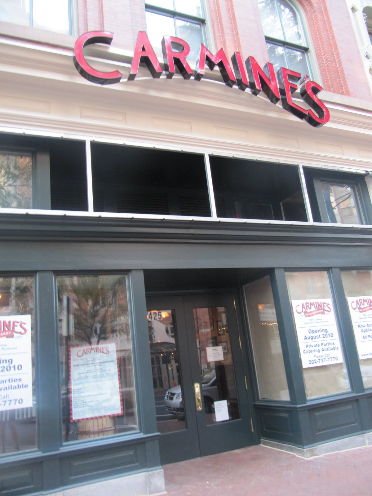 She's Savvy: Restaurant Review: Carmine's DC