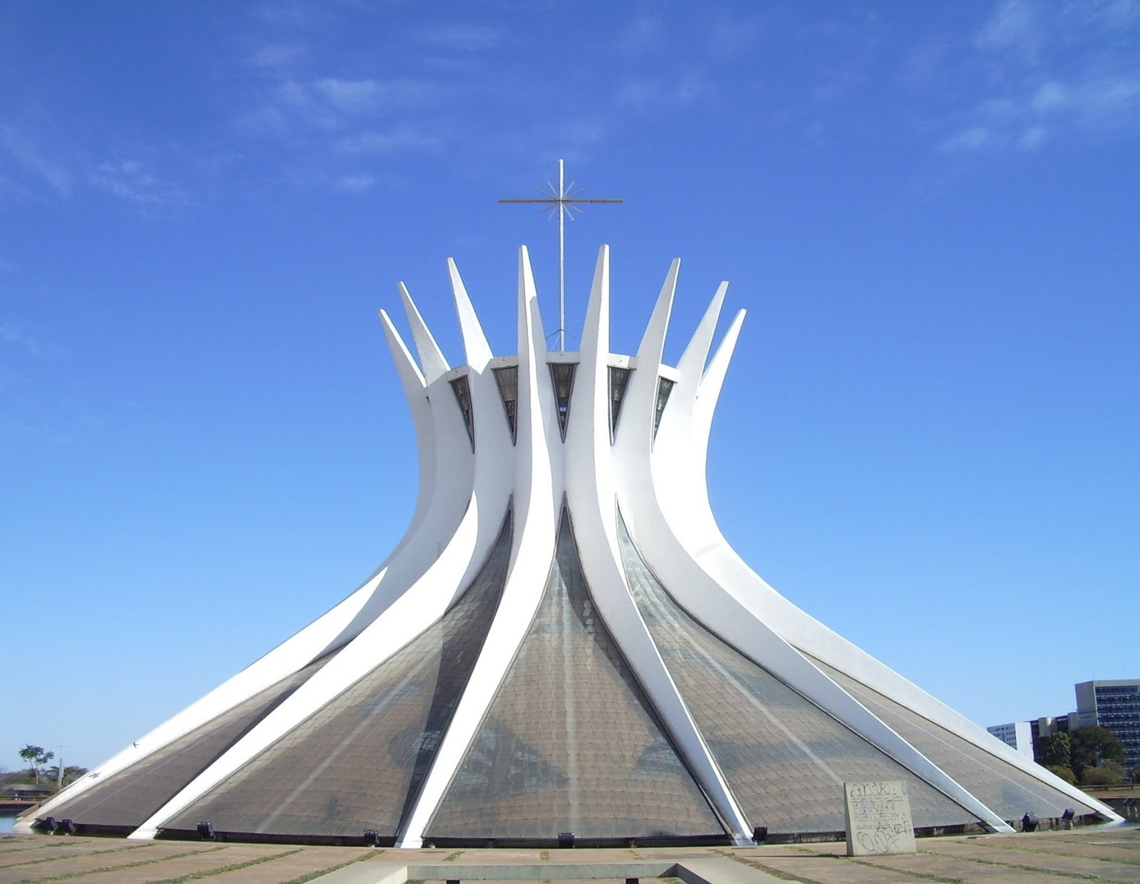 ARQUITECTURA ESPECTACULAR CATEDRAL DE BRASILIA ARQUITECTURA ESPECTACULAR CATEDRAL DE BRASILIA