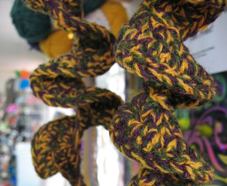 Dyeabolical / Knit. Dye. Read.: Spiral Crochet Scarf Pattern