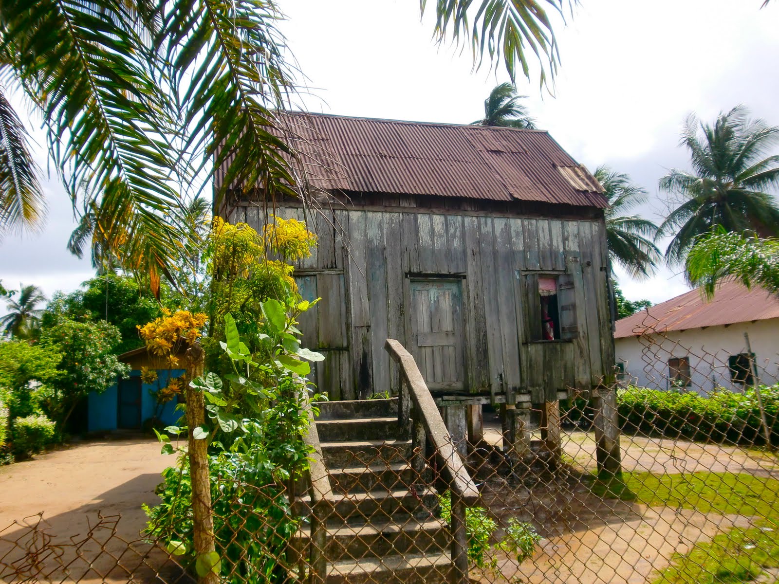 Moved 2 Monrovia Doz Way Back Houses Dem (Settler Architecture, 2009)