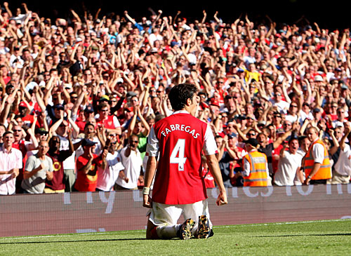 Alasan kenapa stadion di inggris tidak memakai pagar pembatas