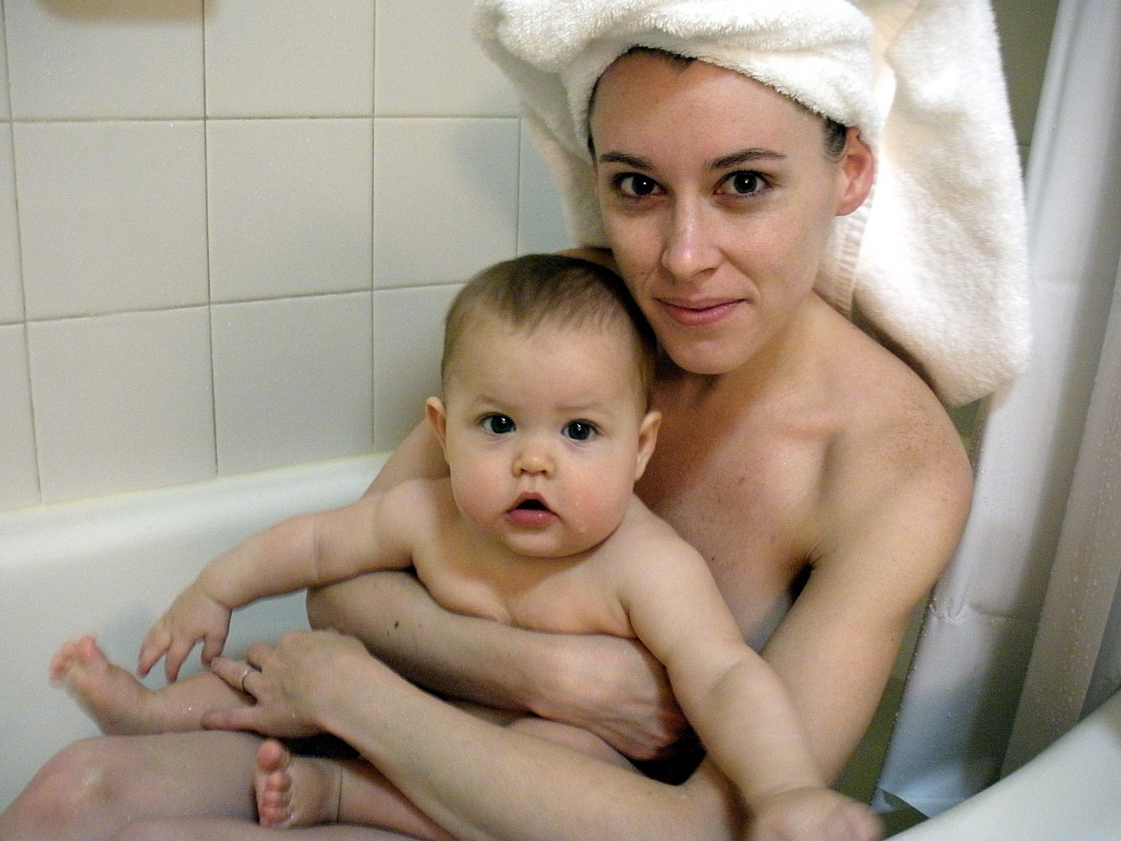 [jayneinarabath.JPG]