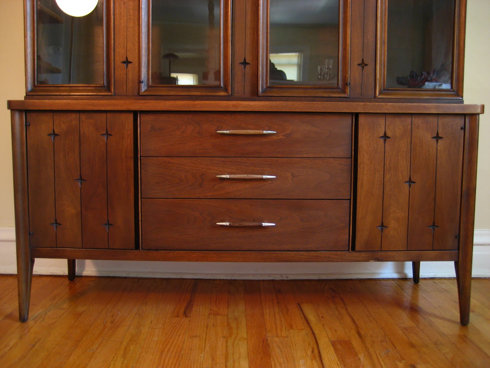 flatout design Broyhill China