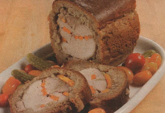 Мясной хлеб с рисом. Мясо и хлеб. Мясо запеченное в хлебе. Свинина в хлебе. Мясо в хлебе в духовке.