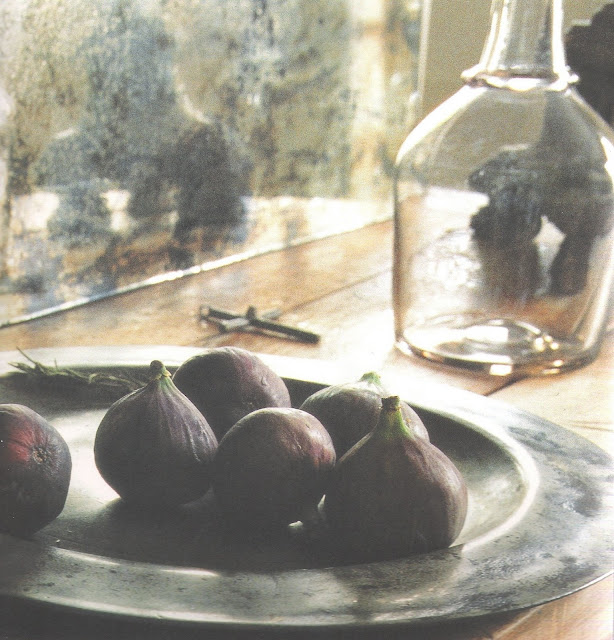 Still life photograph:  platter of figs, on charger, glass bottle, image via The French Home by Josephine Ryan, edited by lb for linenandlavender.net - http://www.linenandlavender.net/2009/07/linen-and-lavender.html