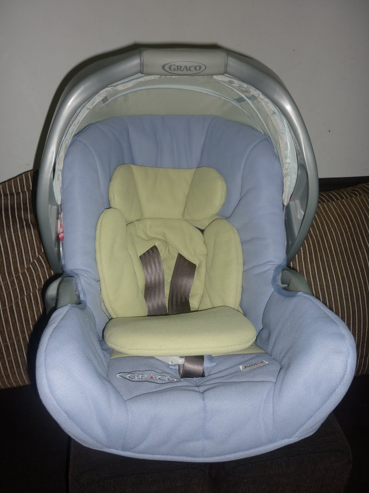 AIN'S Preloved Items.. Ain's Preloved Graco Infant Car Seat/Rocker