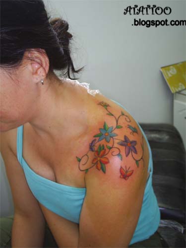 Imagen tatuajes florales en el cuello  terror