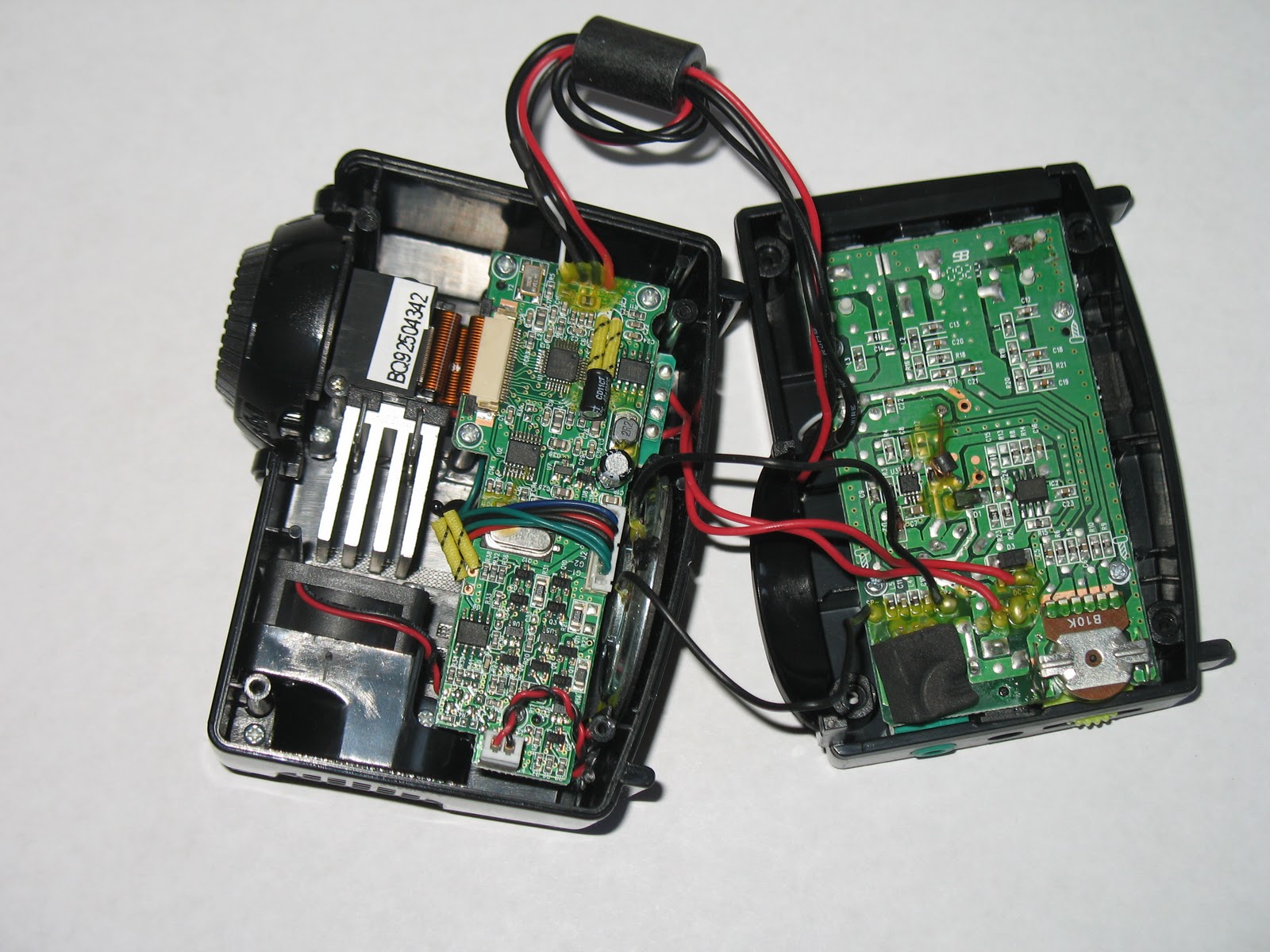 Video Technology Inside the JAKKS Pacific Eyeclops Mini Projector