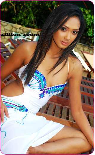 Sexy Sri Lankan Actress And Mo