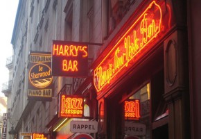 [Harry's+Bar+twilight.jpg]