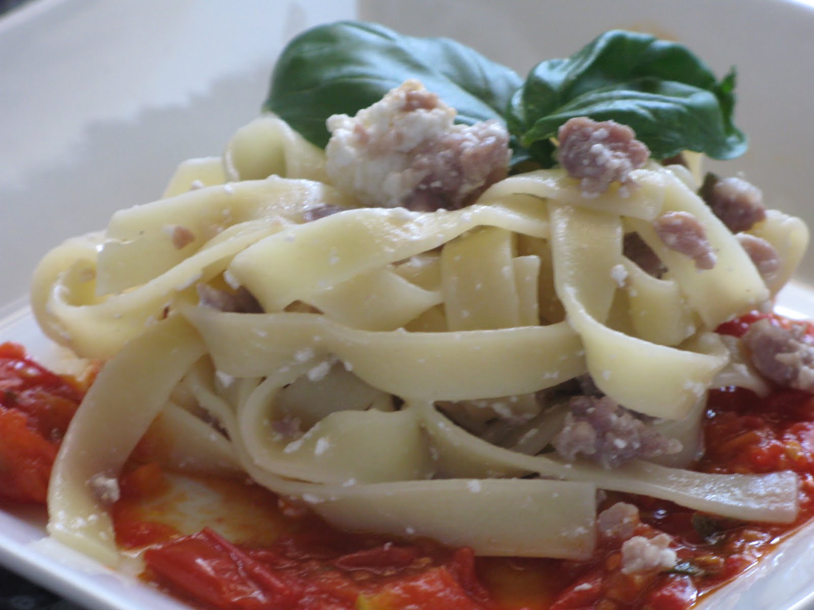 LA PAPERA MAGRA: Fettuccine di grano duro alla ricotta e salsiccia