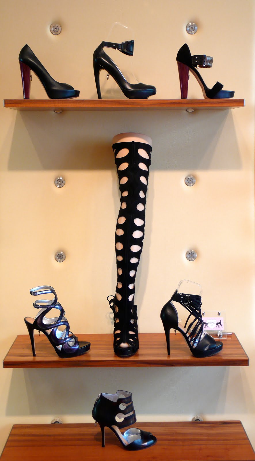 MISS GLITZY: Take A Look At Sanctum