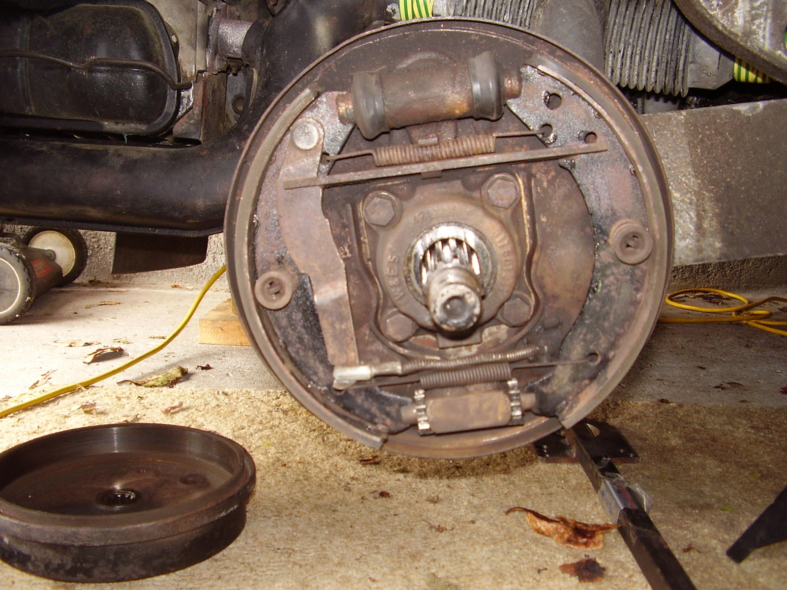 1966 Classic Volkswagen Beetle 1300 Replaced VW Beetle rear axle seal (click here to see VW