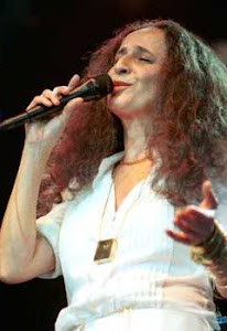 Maria Bethânia - Cantora - Nasceu em 1946.