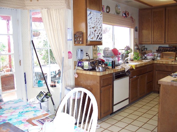 [1204+messy+kitchen.jpg]