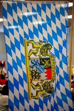 [091003a+Flags+of+Germany+-+Bavaria+-aclr-brt-con-s250.JPG]