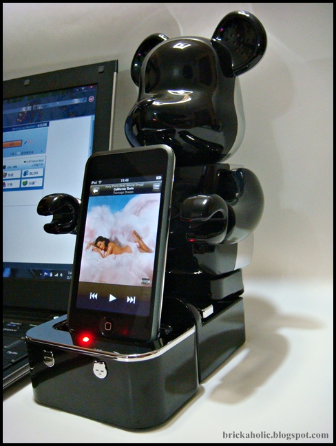 Bearbrick Brickaholic: Bearbrick Speaker System 400% (for iPod / iPhone)
